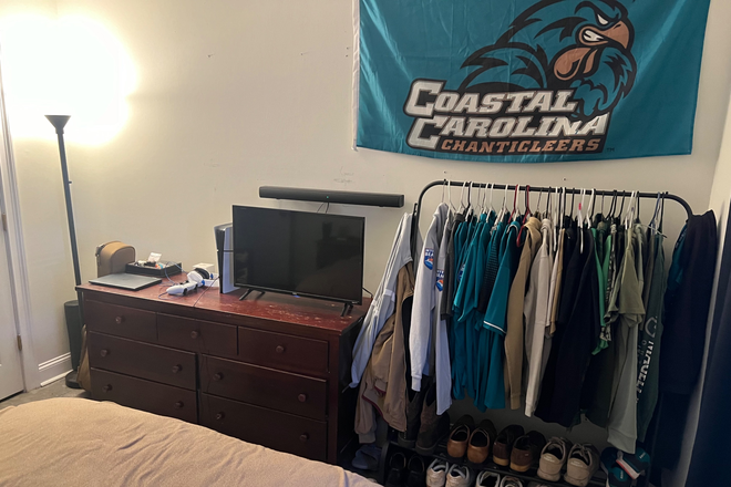 Bedroom for sublet - Drawbridge Dr. House