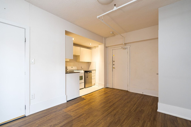 living room/bedroom, space big enough for King size bed+couch+desk(contact for exact square footage ) - Furnished Studio Suite in 160 Huron Street( 2 mins from UofT)