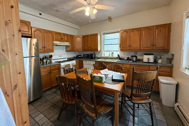 Kitchen - 4BR Apartment a few steps from Brown University