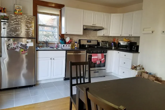 kitchen - **NO BROKERS FEE!!** Amazing 4 Bed / 2 Bath w/ Parking options! Avail. 9/1/26!! Apartments
