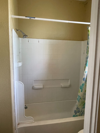 Bathroom - 5 bedrooms 3 bath 2 car garage House