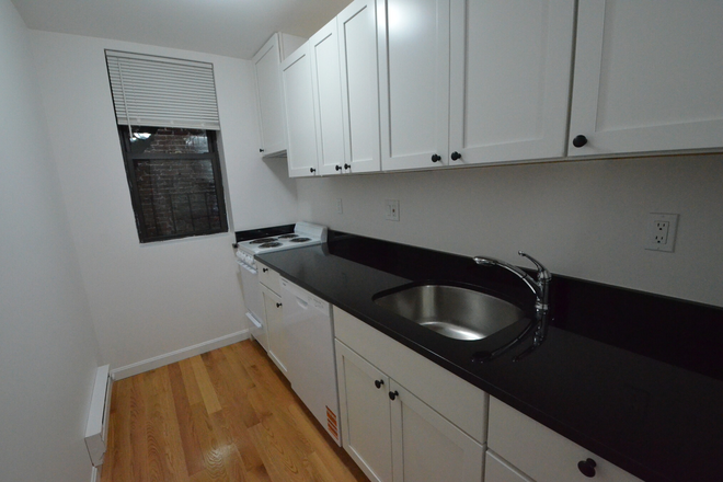Kitchen - 2 Bedroom Apartment on Westland Ave -- Available Now!