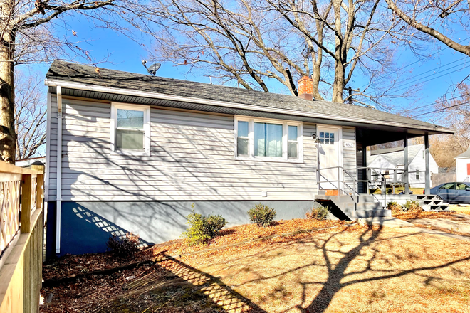 Gorgeous, quiet street - STUNNING RENOVATION -- 4 HUGE MASTER SUITES, CUSTOM KITCHEN, GIANT YARD - AVAILABLE AUGUST 1, 2026! House