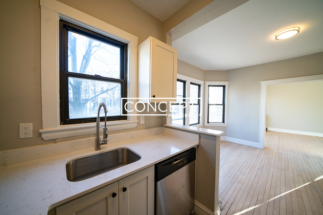 19 Pleasant #2 - [June 1st][No broker fee] 3 beds 2 baths near Central Sq [Laundry in unit] Apartments