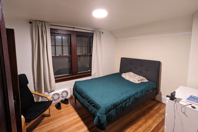 Bedroom for rent - Bedroom in River Park, available 25-26