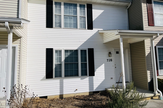  - 2 Bedroom, 2.5 Bath Townhouse
