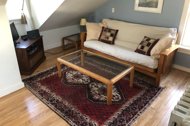 sitting area - Fully furnished in-law studio apartment