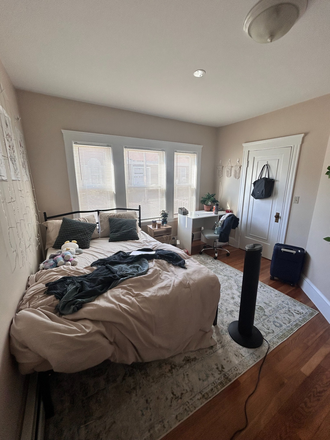 bedroom - House close to Tufts Campus and Greeen line