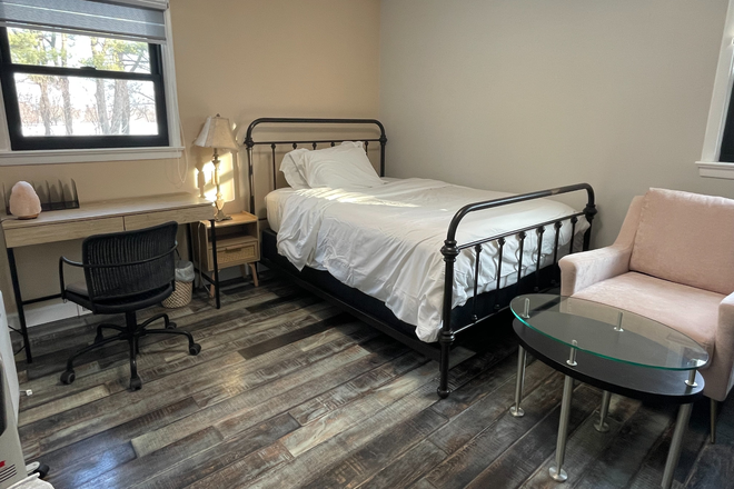 Bedroom - Furnished room in shared home for male-Dey Rd-Plainsboro