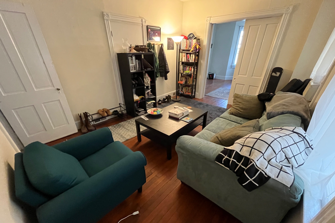 Living room view 1 - Room in shared apt-Bank St-Princeton