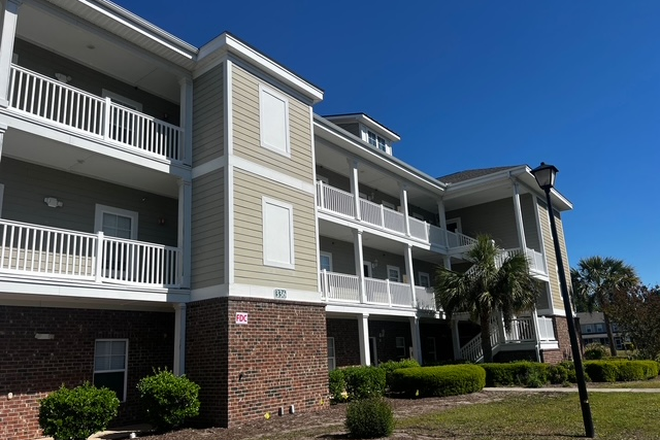 Exterior - Kiskadee Park - close to campus!!!