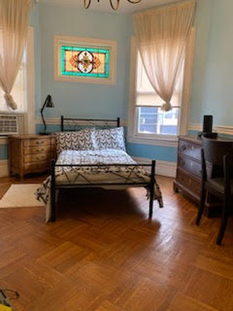 Large Bright Funished Room Available - Large, Furnished Room for Intern or Student Available