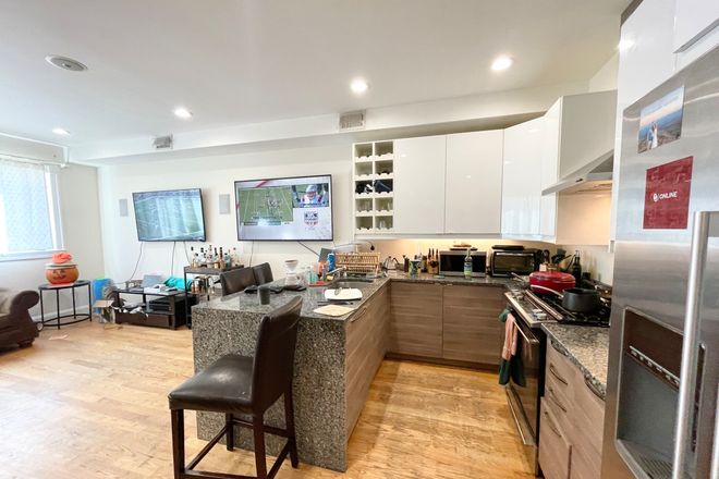 Call NOW for showings! 617-236-8600 - DORCHESTER STREET - BEAUTIFUL SOUTH BOSTON 6 BED 2.5 BATH W/ LAUNDRY IN UNIT! *AVAIL 9/01/2025!* Apartments