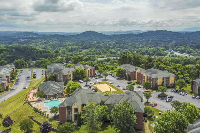 Aerial view of The Heights of Knoxville property. - The Heights of Knoxville