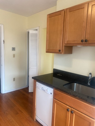 Call NOW for showings! 617-236-8600 - HANOVER ST - *9/1/2026* LRG MODERN 1BR SPLIT FOR 2 PPL W/ HEAT INC, LNDRY IN BLDNG IN NORTH END! Apartments