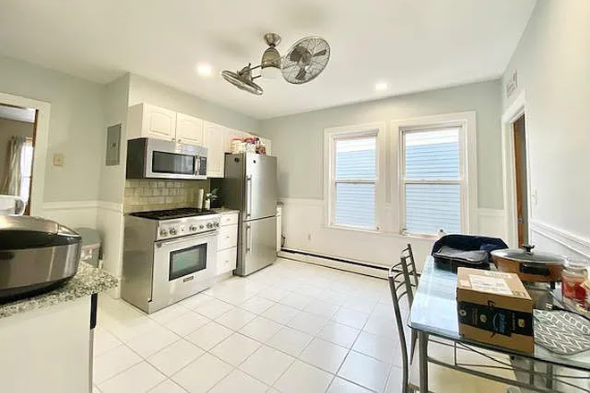 Call NOW for showings! 617-236-8600 - MARCELLA ST - LARGE FORT HILL 2BR + OFFICE OR 3BR W/ LNDRY IN BLDNG, EIK, DW, PORCH AVAIL *9/1/2025* Apartments