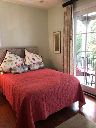 Bedroom available - Room Available in Beautiful Single Family Home in Downtown Charleston