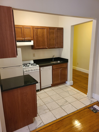 Call NOW for showings! 617-236-8600 - HEMENWAY ST - *1/2 FEE* TRUE 2BR IN SYMPHONY FOR *9/1/2025* W/ LVNG RM, DW, H&HW INC, LNDRY IN BLDNG