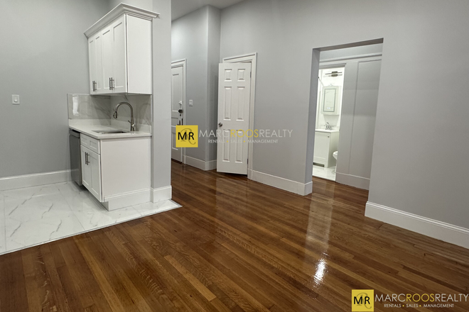Living Space - Comm Ave 2 Bedroom Kenmore Sq Apartments