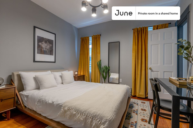  - Private bedroom in 3 bed/1 bath Home