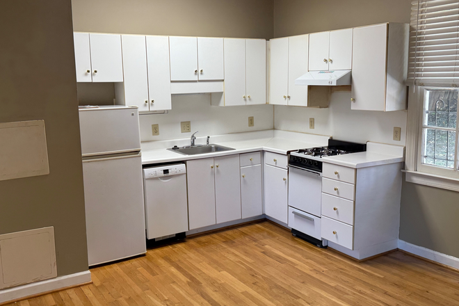 Kitchen - Secluded charming guest cottage Apartments