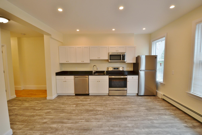 Livingroom - Just Renovated 4 Bedrooms and 2 Full Baths in Walking to Campus  Central SQ Apartments