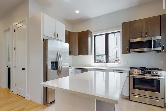 Kitchen - **SPRING 2027 MALE** Single Bedroom in House Off Foster (Large Basement and Outdoor Area)