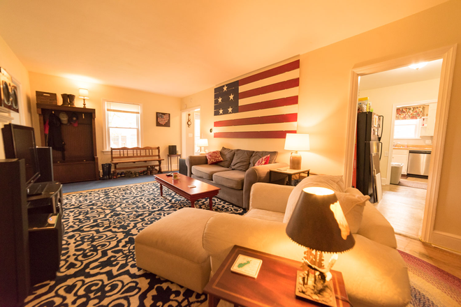 Living Room - Grad Student/ Professional Housing + $729 - Available now House