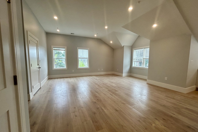 living room - *NO BROKERS FEE!* NEW RENO! 2 Bed / 1 Bath w/ LAUNDRY IN UNIT! Near HBS Avail. 9/1/26! Apartments