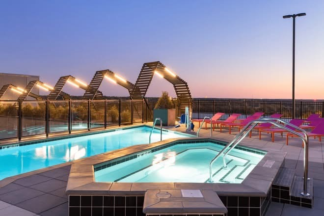 Rooftop Pool - DISCOUNTED Sublease Available!! (Hub on Campus)! Apartments