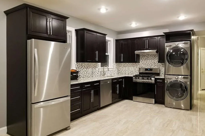 Kitchen - Private room available in 4Bed/2Bath Apartments