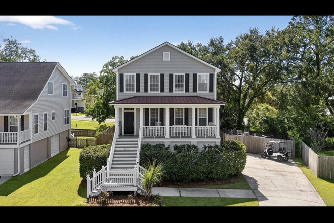 Outside view of home - 3 bed, 2.5 bath home- great location to MUSC