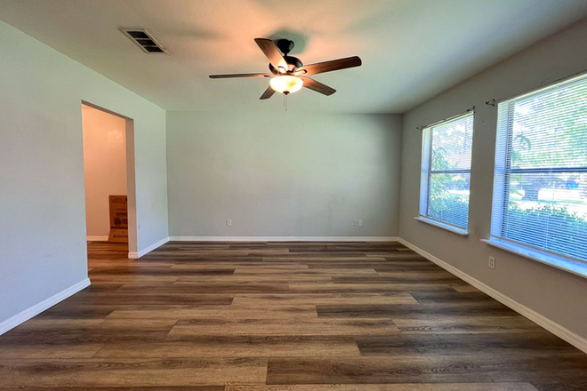 Photo - 2295 - Pineridge Apartments