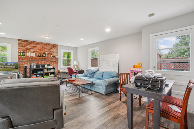 living room - 8312 Potomac - Minutes from UMD Campus! House