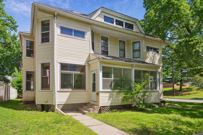 Exterior - ATTENTION SAINT THOMAS STUDENTS- Huge 5 Bedrooom Duplex Units Available for June 2026! Duplex