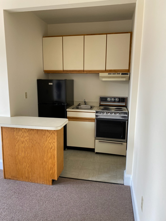 Kitchen - KENMORE STUDIO BEACON ST 09/01 AUDUBON CIRCLE-ST MARY'S T STOP Apartments