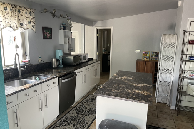 kitchen - 2 BR house, dog friendly, a few minutes to Regis U. and near RiNo district