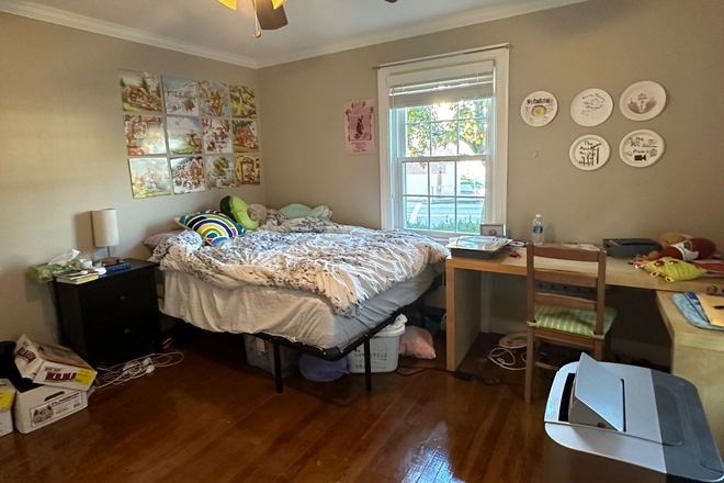 Bedroom - Spring 2025 sublet opportunity! Large room and great location near Tufts campus! Duplex