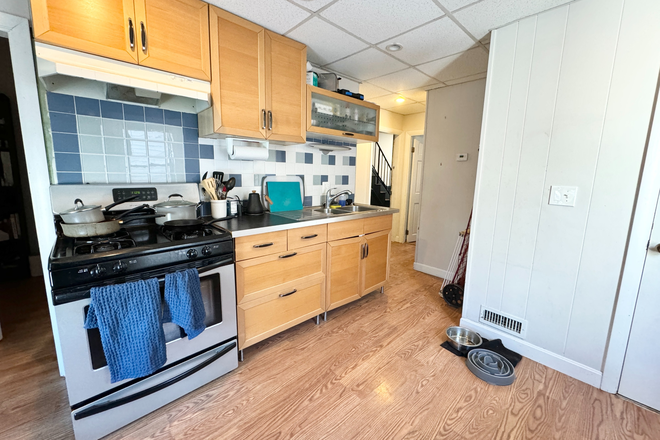 Kitchen - 2 Bed Bedroom in Polish Triangle | Spacious Rooms | Deck