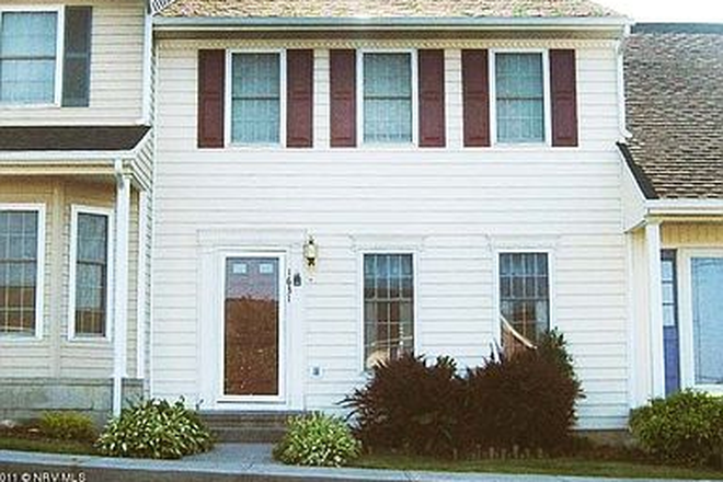 front of unit - Very well maintained 3 Bedroom Townhouse with fenced in backyard (was my primary residence)