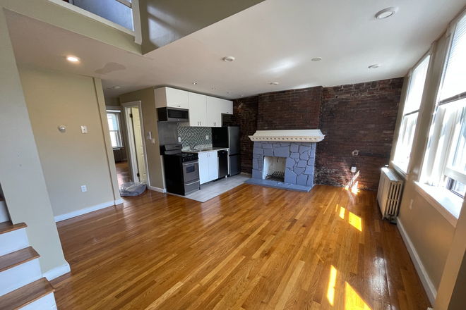 . - 2 Bed / 1 Bath w/HEAT + HOT WATER INCLUDED avail. 9/1 Apartments