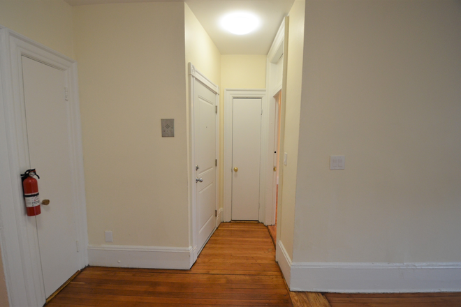 116 - Massive 2-bedroom a few mins away from campus ! Apartments