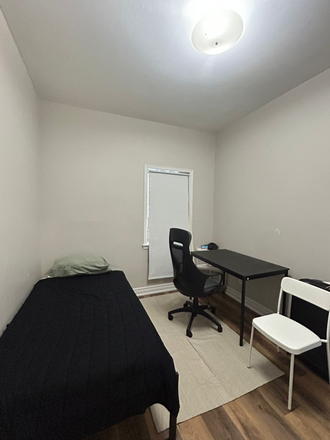 Bedroom - 1 Fully Furnished Bedroom in Shared 3-Bedroom Victorian, University/Annex Area.