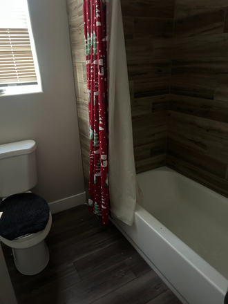 Bathroom - Duplex close to campus