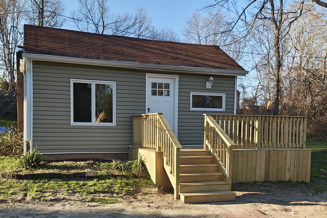 Exterior view - Small Cottage for Rent in Lake Ronkonkoma