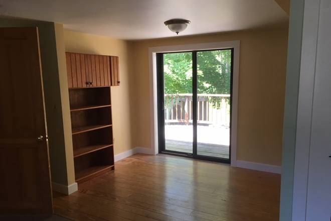 Dining Room - Sunny Cape in N. Leverett Duplex