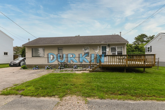 Exterior - Can rent to 1 person for $1250 or two people for $1550 Duplex