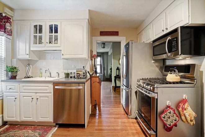 Kitchen - 3BD/1BA House for Rent - Individual Rooms or Entire House Available