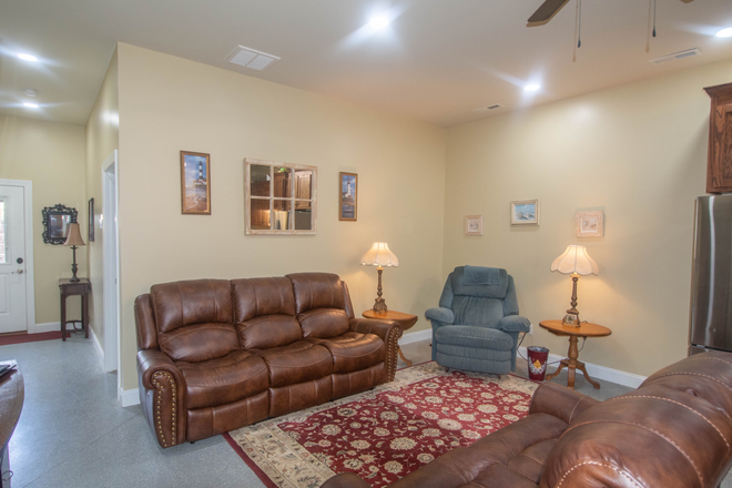 living room - Cozy private apartment in Quiet area
