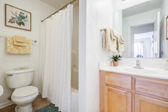 Bathroom - Maple Ridge Townhomes 2-Bedroom